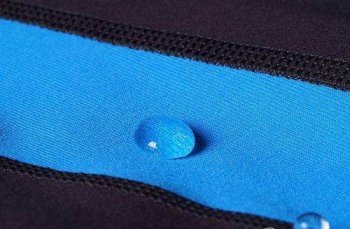 定做t恤衫知識(shí):為什么有些純棉面料吸水性能差?